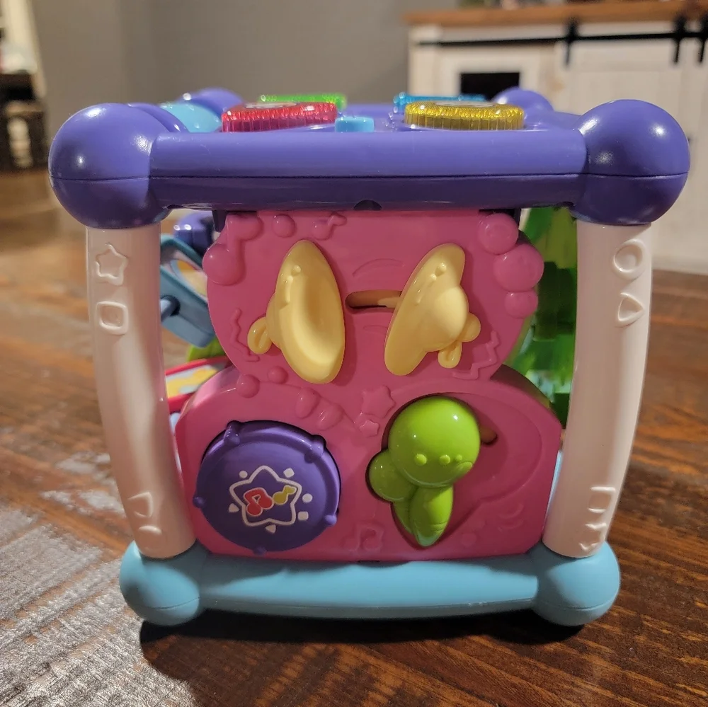 Vtech Busy Learners Activity Cube - Purple and Blue EUC Light‎ Up/Sound
